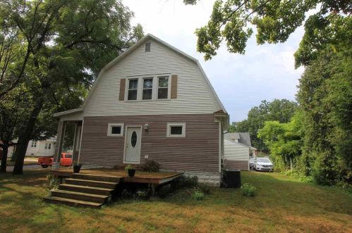 949 Howard St, Green Bay, WI 54303-1757