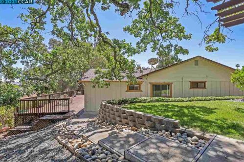 1030 Pine Meadow Ct, Pacheco CA  94553-4739 exterior