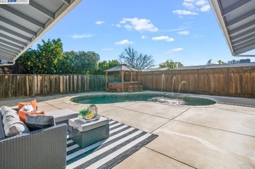 1455 Hudson Way, Livermore CA  94550-5550 exterior