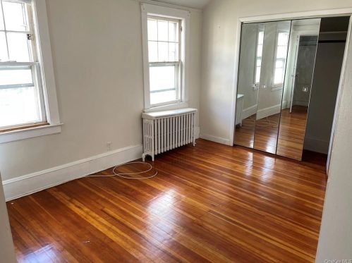 452 Manville Rd, Pleasantville NY  10570-2861 exterior