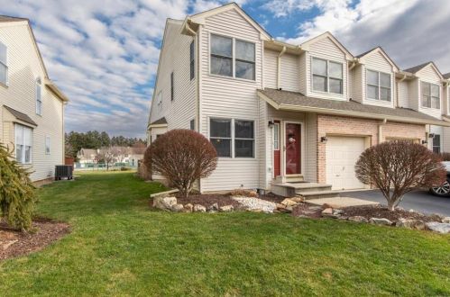 311 Windsor Pl, Macungie, PA 18062-1812