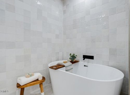 12432 La Maida St, North Hollywood CA  91607-3507 exterior