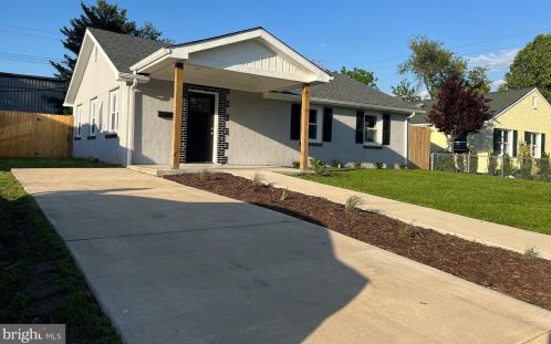 229 Blue Hen Rd, New Castle, DE 19720-2709