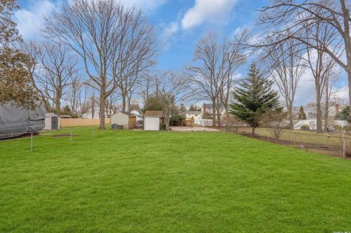 538 5 St, Elwood NY  11731-2105 exterior