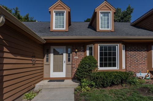 3721 Oakbrook Dr, Milwaukee, WI 53228-1363