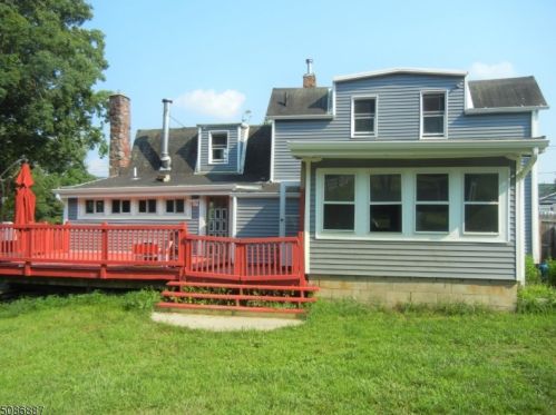 979 Union Valley Rd, West Milford Lakes NJ  07480-1200 exterior