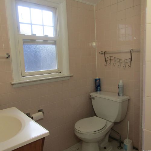 2 Oak Dr, New Hyde Park NY  11040-3315 exterior