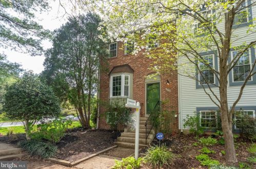 5776 Walnut Wood Ln, Springfield, VA 22015-2709