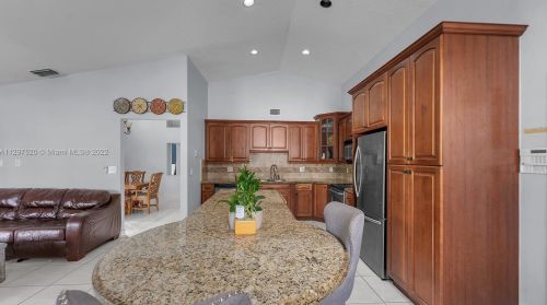 925 202nd Ave, Hollywood FL  33029-3442 exterior