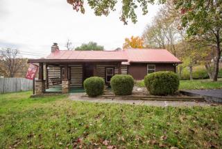 1864 Red Lane Ext, Salem, VA 24153-1733