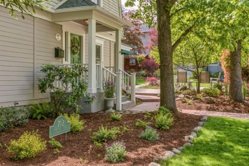712 Siskiyou Blvd, Ashland, OR 97520-2142