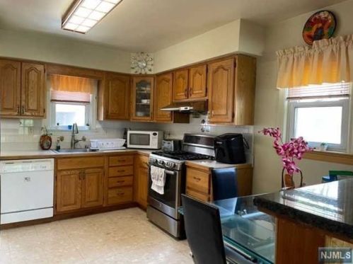 71 Jasper Ave, Teaneck NJ  07666-3816 exterior