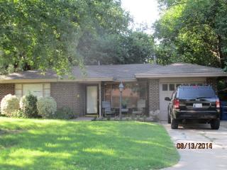 1730 Westchester Dr, Oklahoma City OK  73120-1127 exterior