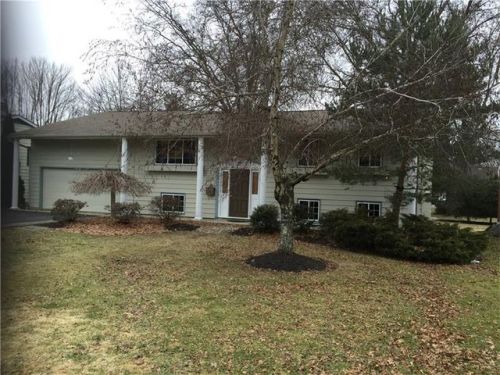 150 Crescent Dr, Hermitage, PA 16148-1755