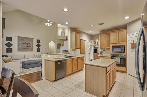 79 Knightsbridge Dr, Conroe TX 77385-3451 exterior