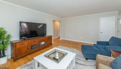 21 Diana Rd, Greystone Park NJ  07950-2104 exterior