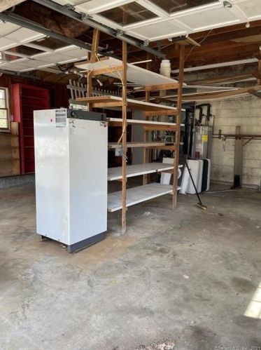 6 Powder Horn Hill Rd, Wilton CT  06897-3119 exterior