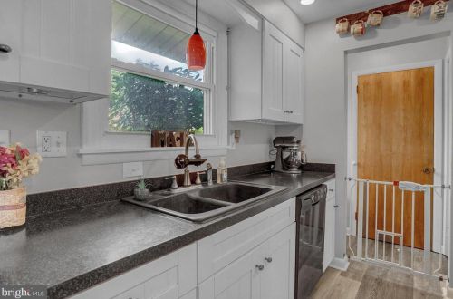 19 Columbia Dr, Camp Hill PA  17011-7636 exterior