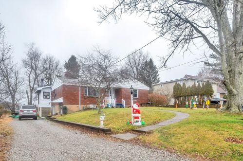 550 Dixie Dr, Pittsburgh, PA 15235-4526