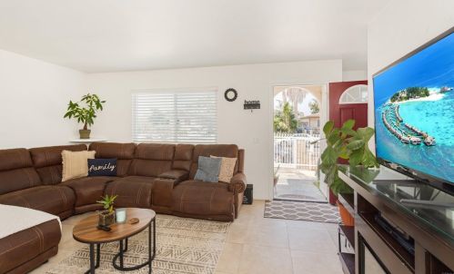 288 Lustrosos St, Oceanside CA  92057-5237 exterior