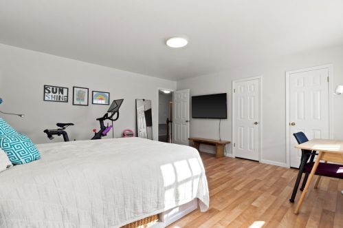1100 Donges Ct, Milwaukee WI  53217-1412 exterior