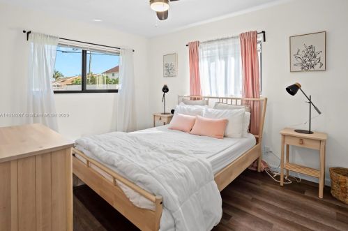 48 7 St, Dania Beach FL  33004-2306 exterior