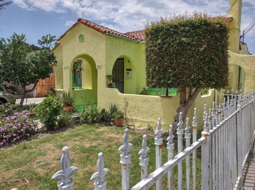 909 Chester Ave, Compton, CA 90221-2105