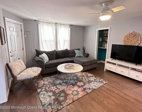 1106 1st Ave, Tinton Falls NJ  07712-5768 exterior