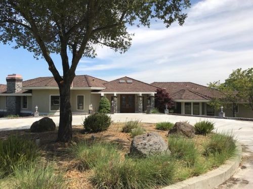 165 Hilltop Dr, Hollister, CA 95023-9651
