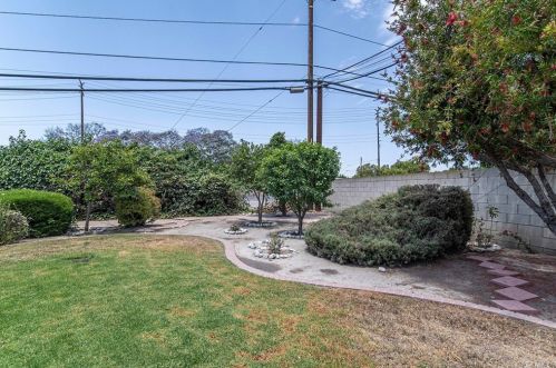 6041 Benmore St, Long Beach CA  90815-1408 exterior