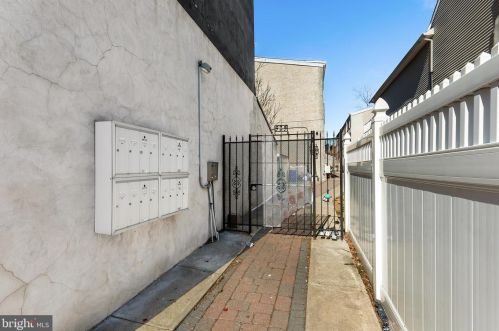 525 Fitzwater St, Philadelphia PA  19147-3029 exterior