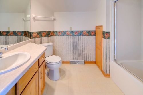 1912 Wexford Ln, Waukesha WI  53186-1252 exterior