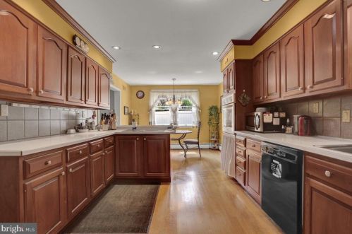 418 Blacklatch Ln, Camp Hill PA  17011-8414 exterior