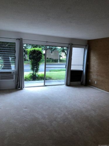 98-1377 Kaahumanu St, Aiea, HI