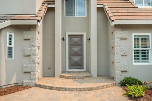 18660 Castle Lake Dr, Morgan Hill CA  95037-9472 exterior