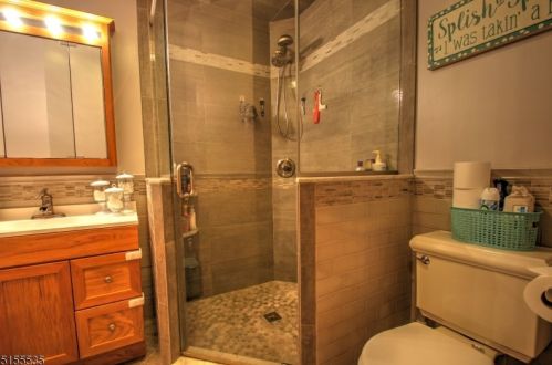 25 Grandview Ln, West Milford NJ  07480-1424 exterior