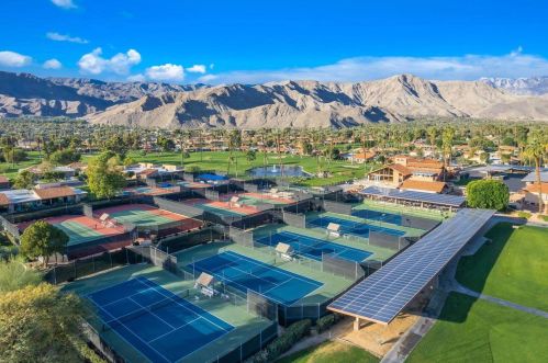 24 Palma Dr, Rancho Mirage CA  92270-3878 exterior