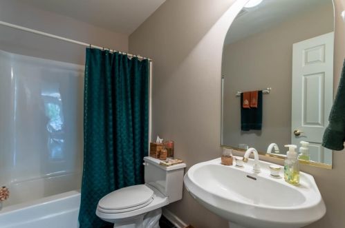 1632 Cherry Blossom Dr, Hammond IN 46321-5143 exterior