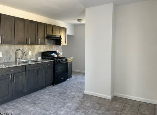 54 2 St, Newark NJ 07107-3106 exterior