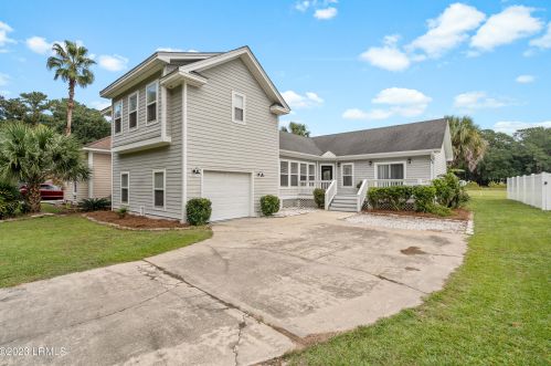 52 Tuscarora Ave, Beaufort, SC 29907-1139