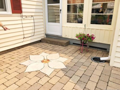 3 Hiram Ln, Bloomfield CT  06002-1224 exterior