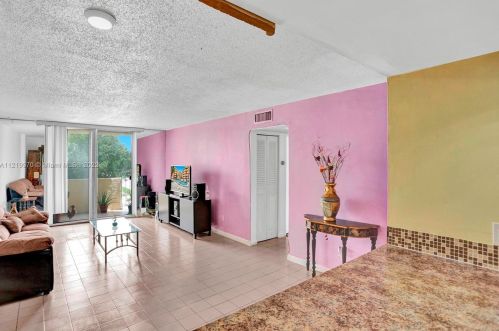 1750 46th St, Hialeah, FL 33012-2835