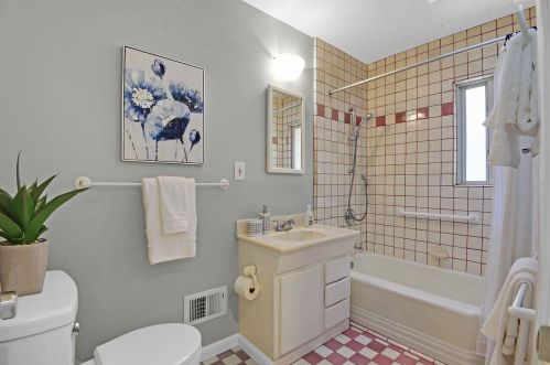 1725 Hampton Ave, Redwood City CA  94061-2608 exterior