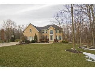 830 Crystal Brooke Dr, Hinckley, OH 44233-9255