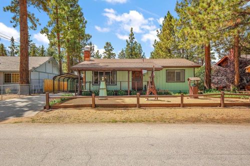 241 Whipple Dr, Big Bear City CA  92314-9752 exterior