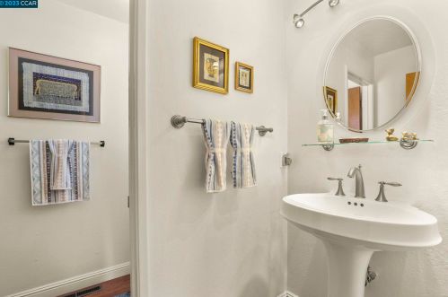 5525 Merritt Dr, Concord CA 94521-4708 exterior