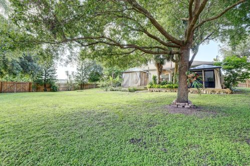 9820 84th St, Vero Beach, FL 32967-2926