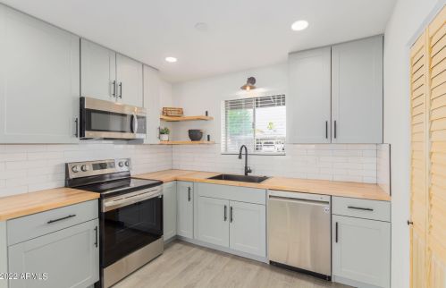 37 Hoover Ave, Mesa, AZ 85210-5330