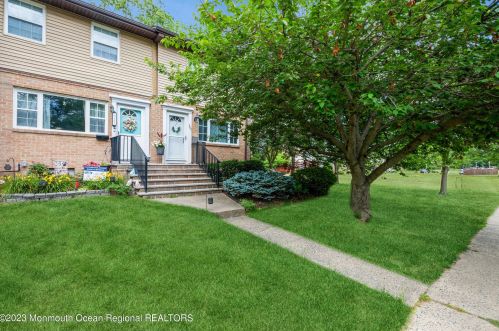 340 Laura Ct, Bricktown, NJ 08724-7121