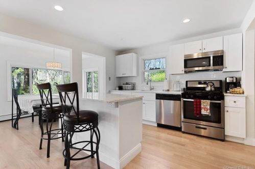 66 Crescent Dr, Ridgefield, CT 06877-1618